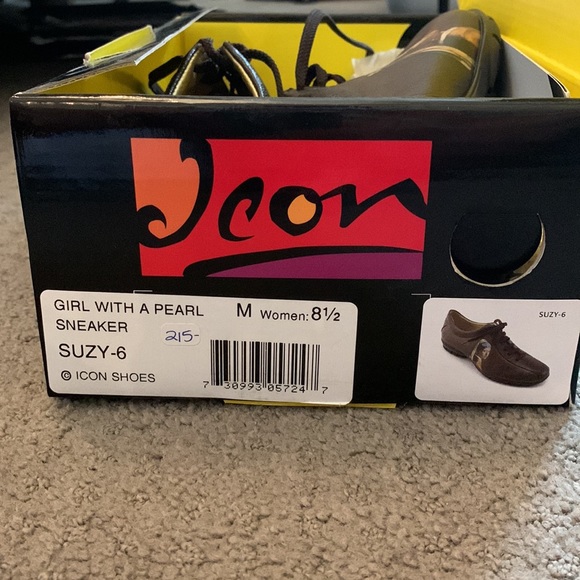 GIRL WITH A PEARL SNEAKER, never worn rare icon shoes. Size 8.5 - Picture 3 of 3